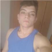 No tengo título, pero no hace falta para poder enseñar a hacer ejercicio correctamente y saber un poco de nutrición y dietas